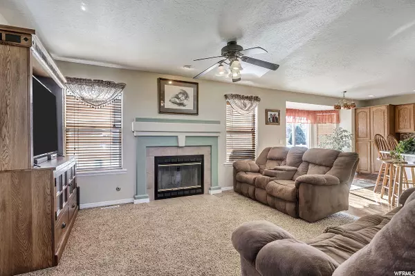 Stansbury Park, UT 84074,5924 N YACHTSMAN LN W