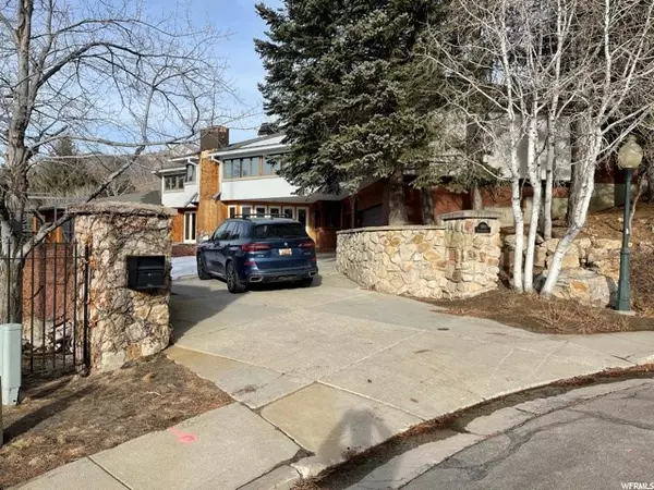 3898 E THOUSAND OAKS CIR, Millcreek, UT 84124