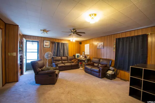 Hinckley, UT 84635,195 N 100 W