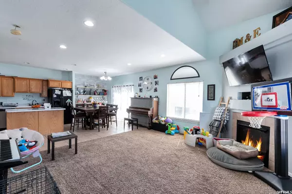 Lehi, UT 84043,2599 N ELM DR