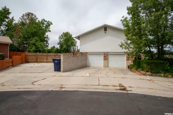 Sandy, UT 84094,1086 E FALLBROOK WAY