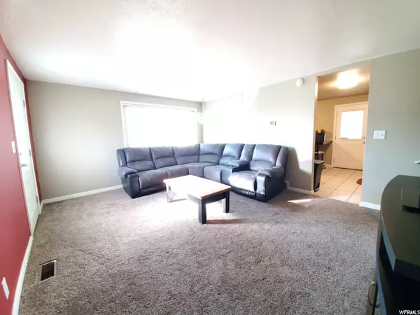 Layton, UT 84041,17 ZIRCON CIR