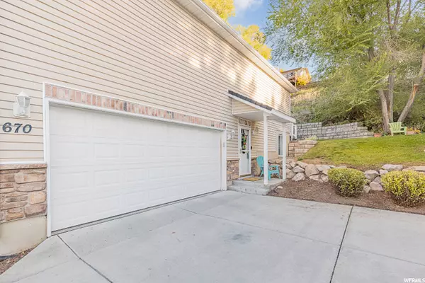 Ogden, UT 84404,670 PLUM CREEK LN