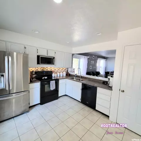 West Jordan, UT 84081,6355 S LOBELIA DR W