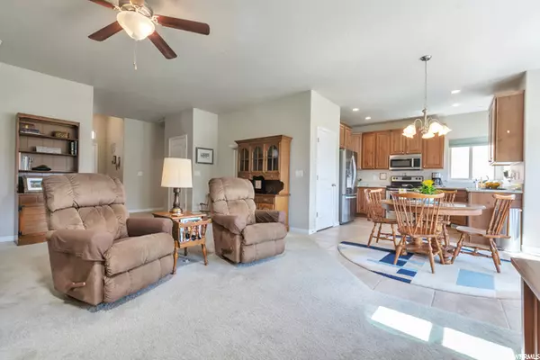 South Jordan, UT 84095,10341 S WAPATI MOON PL