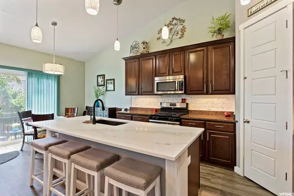 Kaysville, UT 84037,864 W STEEPLE CHASE DR S