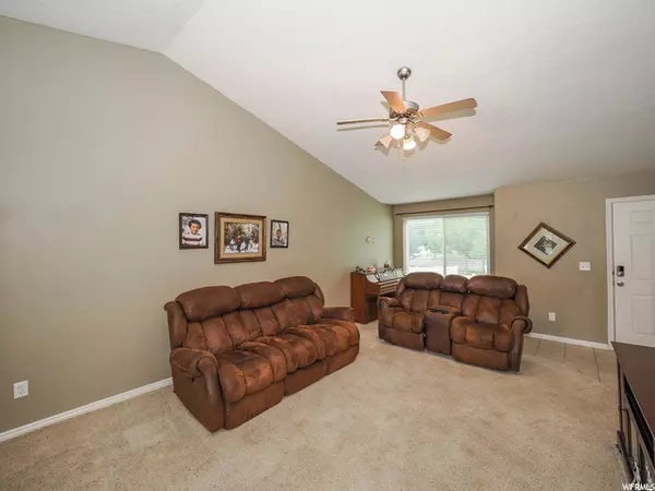 Woods Cross, UT 84087,907 S 925 W