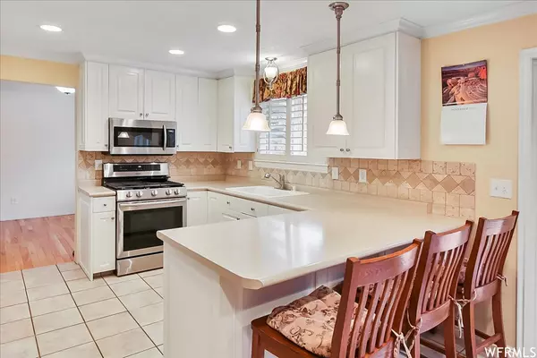 Sandy, UT 84092,9838 S 2240 E