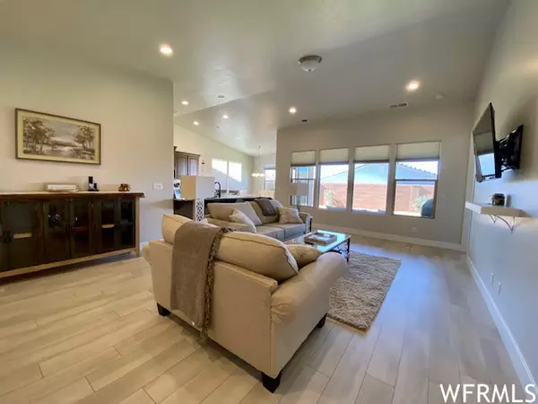 Washington, UT 84780,227 W WHITE PEARL DR