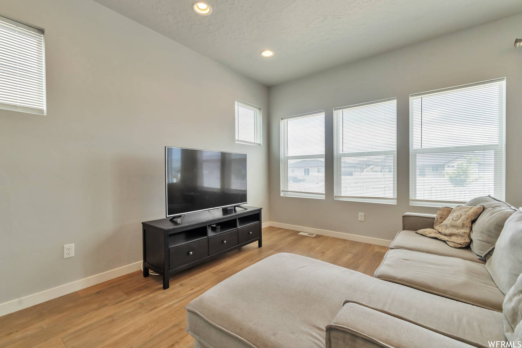 Eagle Mountain, UT 84005,5056 N FOLKSTONE DR E
