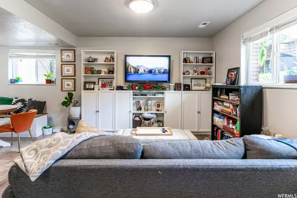 Salt Lake City, UT 84106,732 E 3720 S