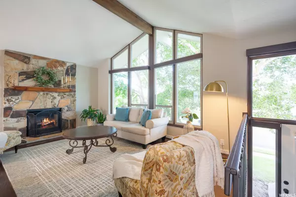 Sandy, UT 84070,10347 GOLDEN WILLOW DR