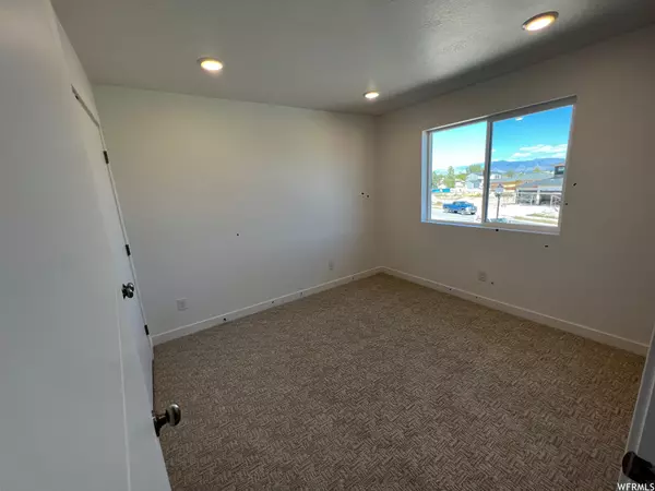 West Jordan, UT 84088,8242 S MAPLELEAF W #207