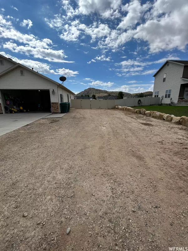 Maeser, UT 84078,4176 W 650 N