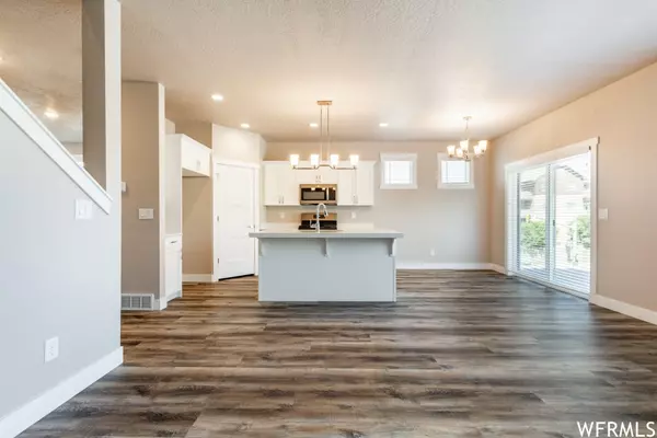 Holladay, UT 84117,1303 E WEYBURN LN S #8