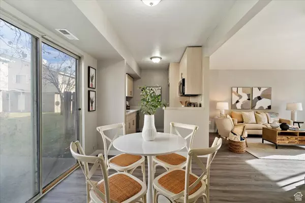 Salt Lake City, UT 84116,558 N REDWOOD RD #4-3