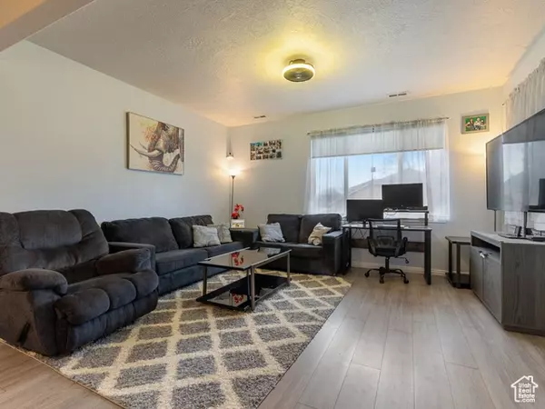 Salt Lake City, UT 84128,6902 ASHBY WAY