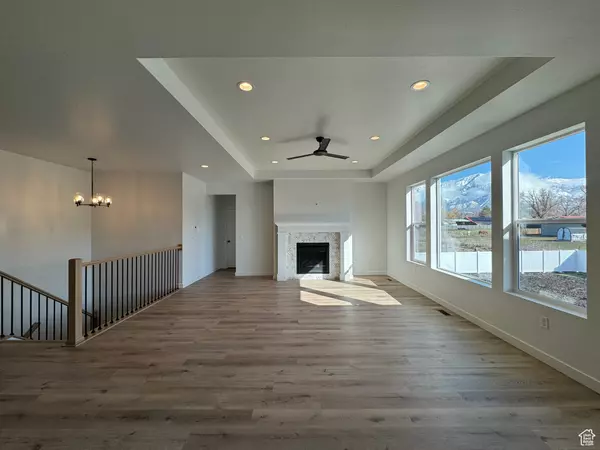 Farr West, UT 84404,2004 N 2100 W #6