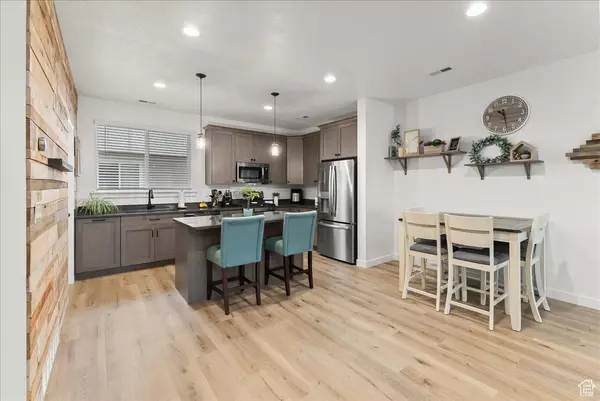 Woods Cross, UT 84087,830 W 1500 S #8-2