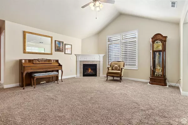 West Jordan, UT 84088,9214 S COVERED WAGON CIR W #B