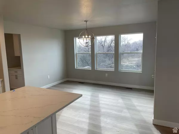 Farr West, UT 84404,1947 N 2100 W #30