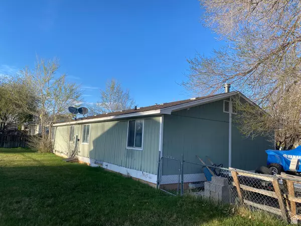 Vernal, UT 84078,380 S & 384 S 850 W