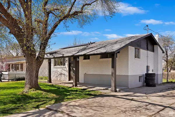 Clinton, UT 84015,2487 N 690 W