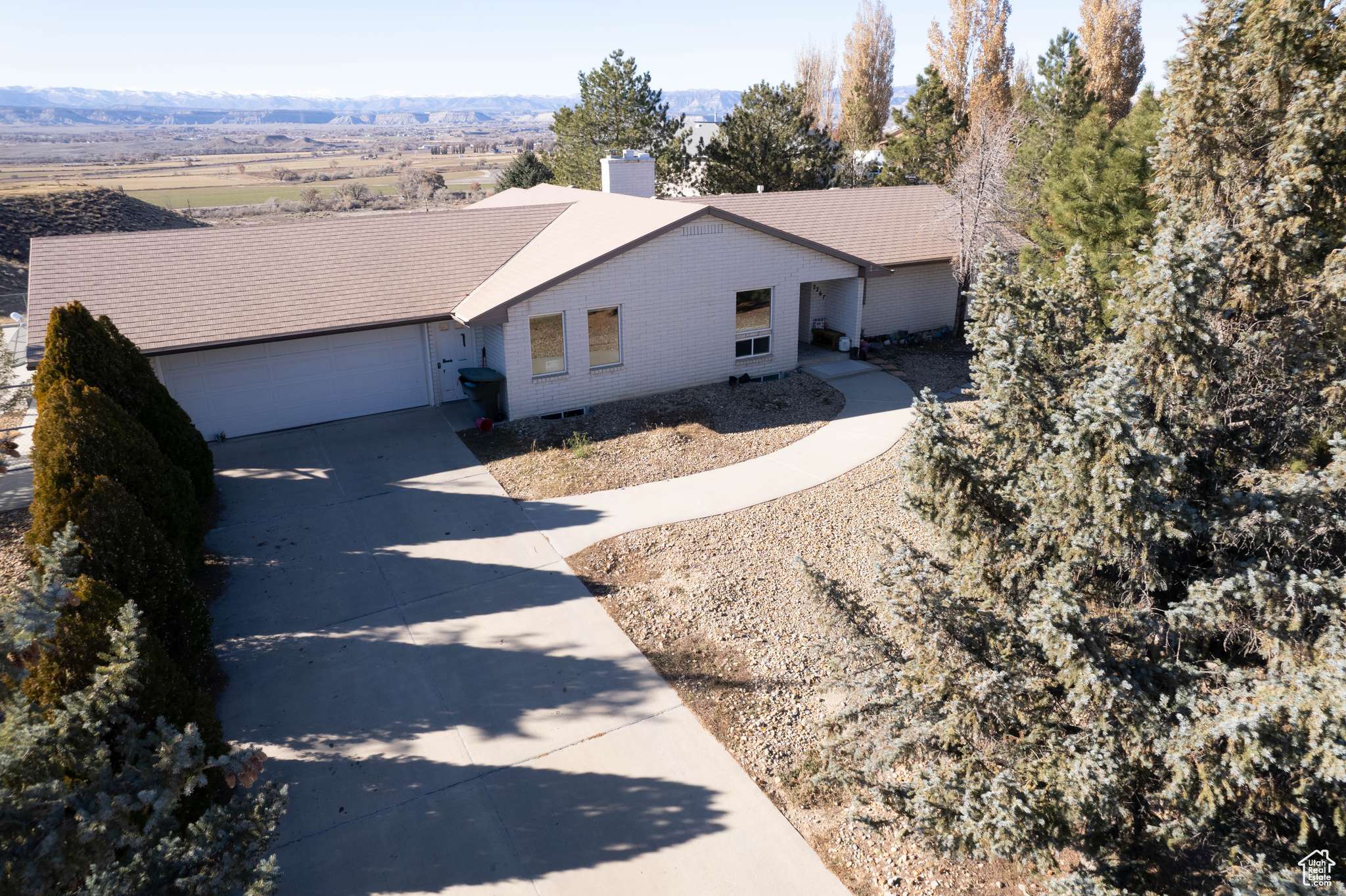 2267 N HILLCREST DR, Wellington, UT 84542