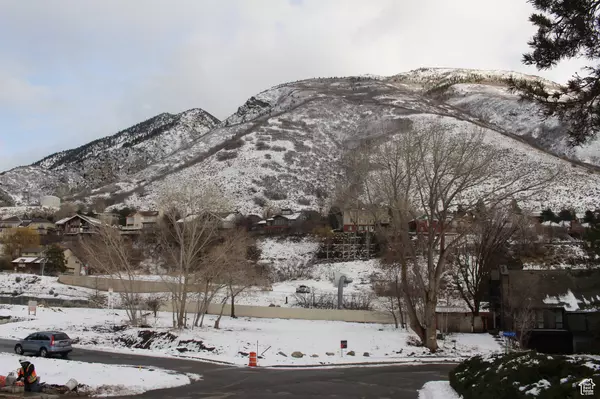Salt Lake City, UT 84121,7657 S AVONDALE DR E