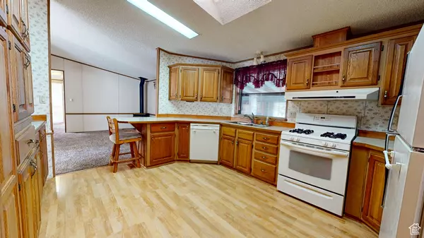 Farr West, UT 84404,1111 N 2000 W #223