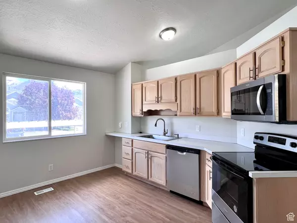 South Ogden, UT 84403,5665 S WILLOW WOOD CT