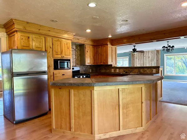 Hyrum, UT 84319,7101 S 650 W