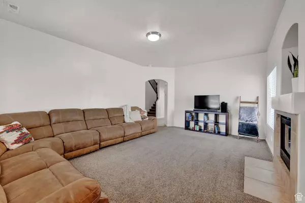 South Ogden, UT 84405,6177 S 1375 E