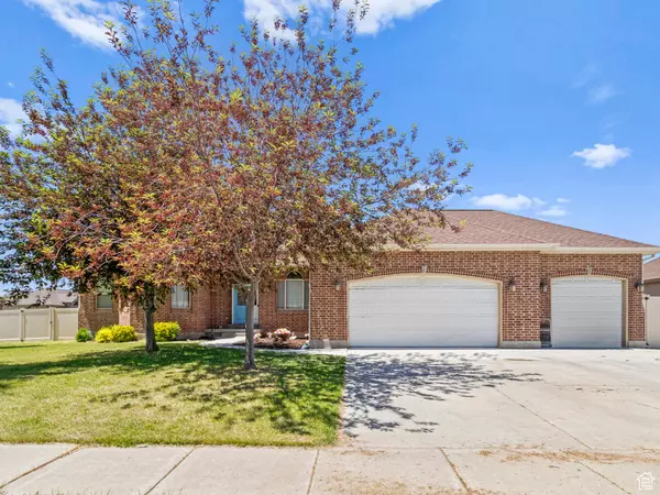 2426 S 2050 W,  Syracuse,  UT 84075