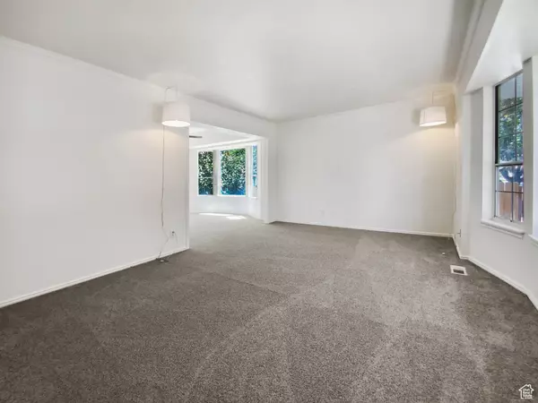 West Jordan, UT 84088,8961 S 1075 W