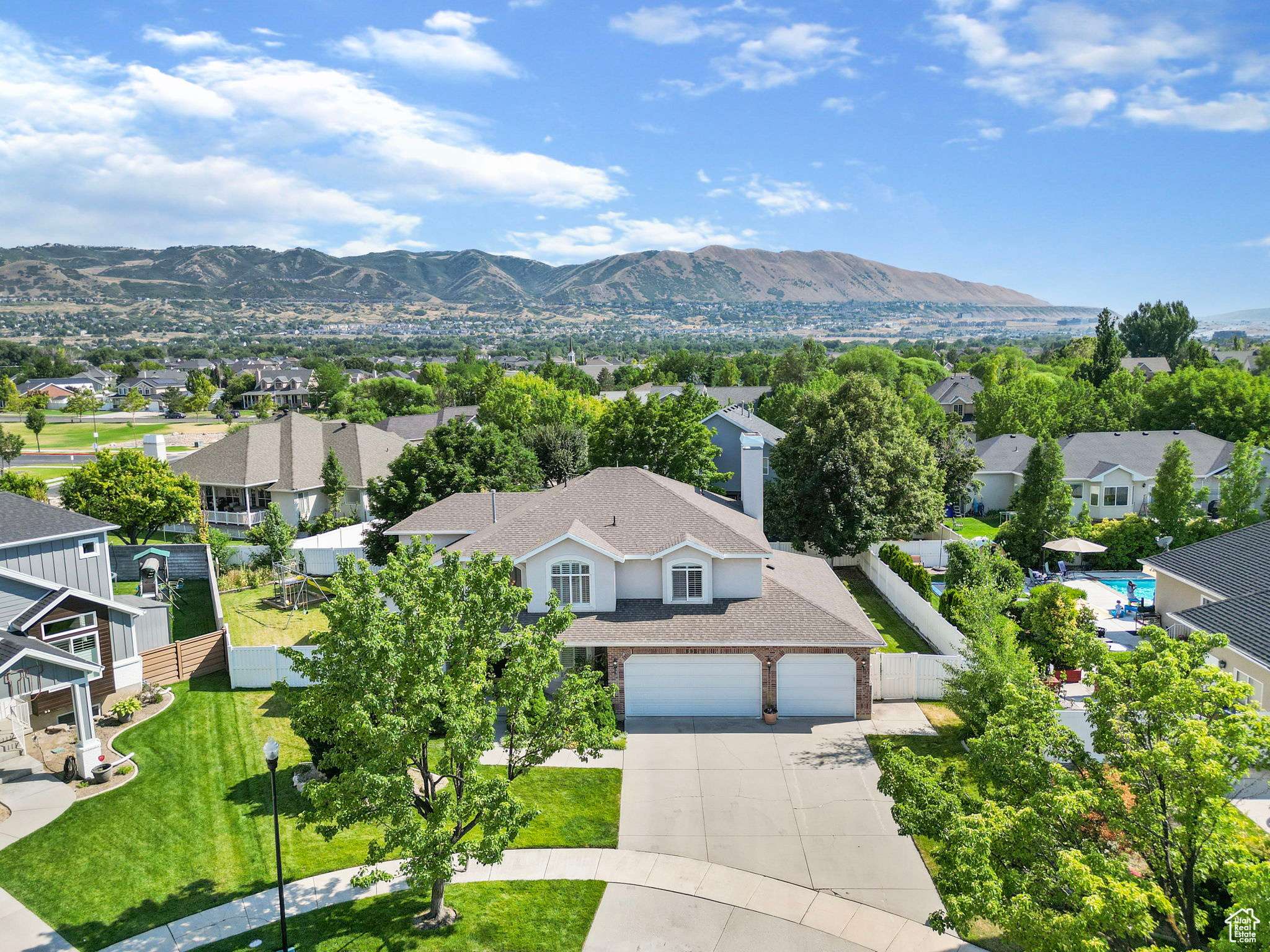 Draper, UT 84020,692 E COUNTRY BREEZE CIR
