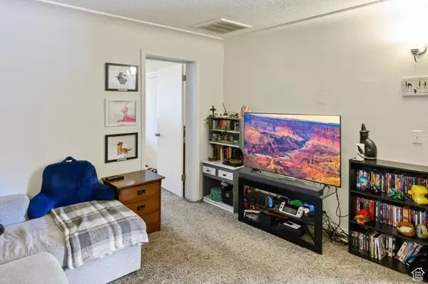 Provo, UT 84601,930 W 400 N