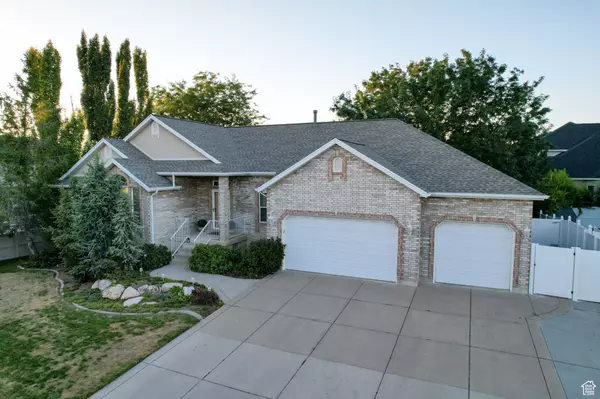 790 W 2525 S,  Syracuse,  UT 84075