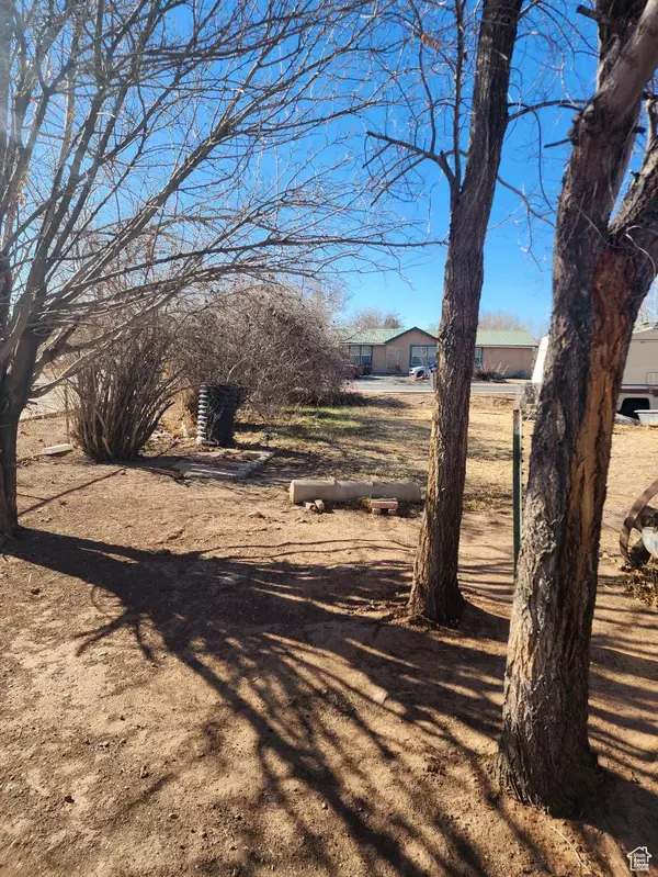 La Verkin, UT 84745,27 S 400 W