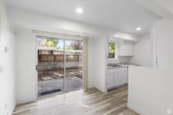 Salt Lake City, UT 84116,558 N REDWOOD RD #7-1