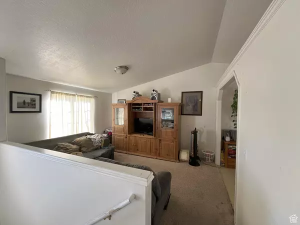 Roy, UT 84067,5319 S 4200 W