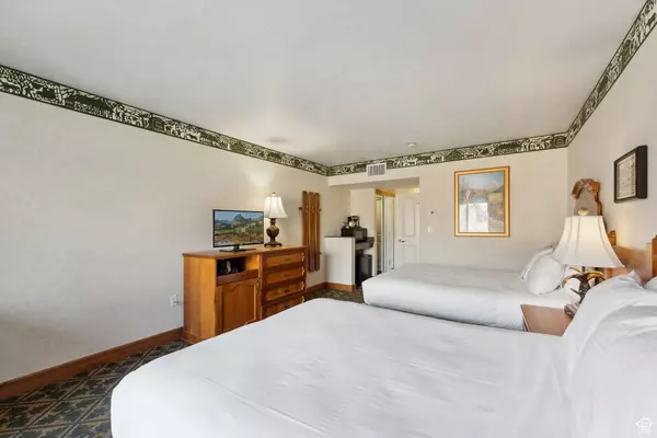 Midway, UT 84049,784 W RESORT DR #206