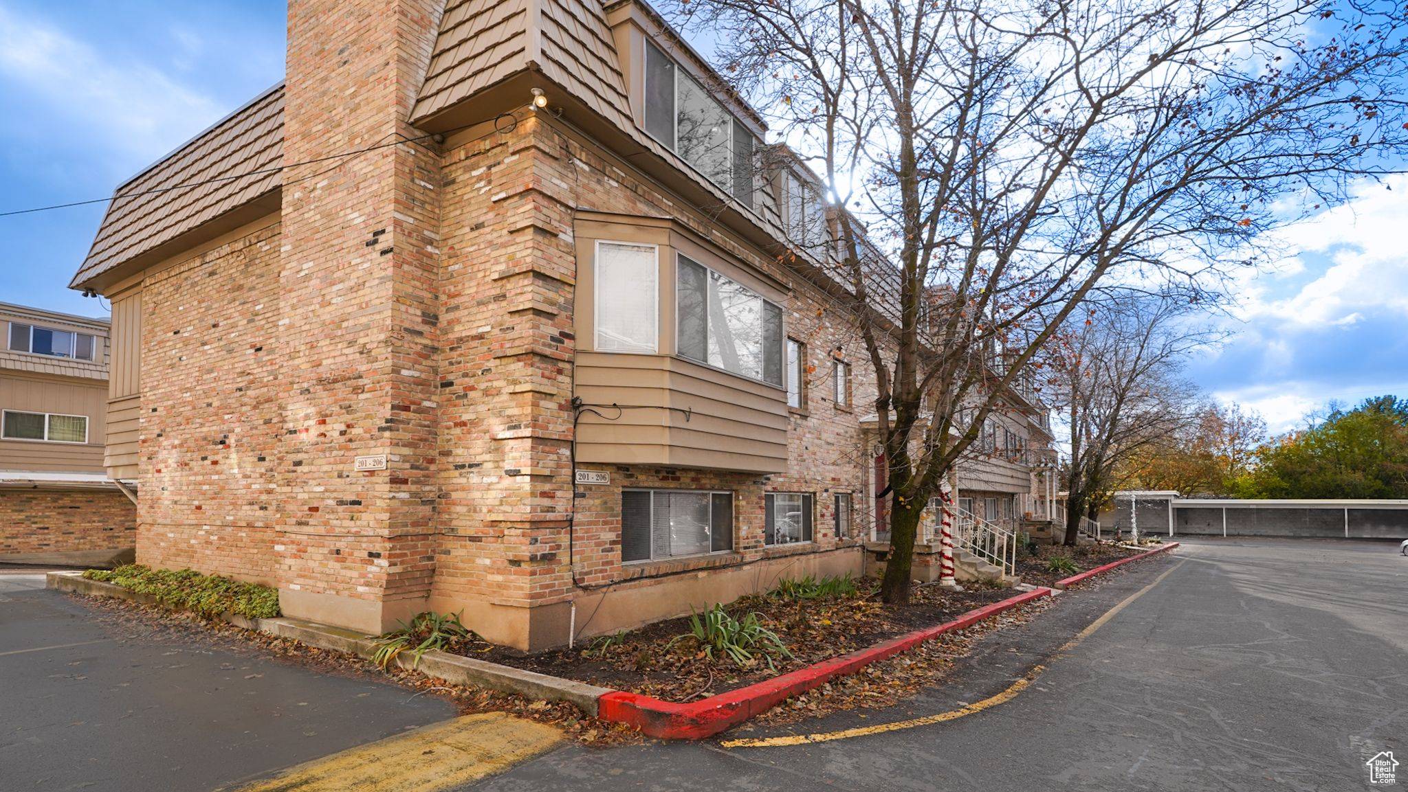 Holladay, UT 84117,2220 E MURRAY HOLLADAY RD  #204 S
