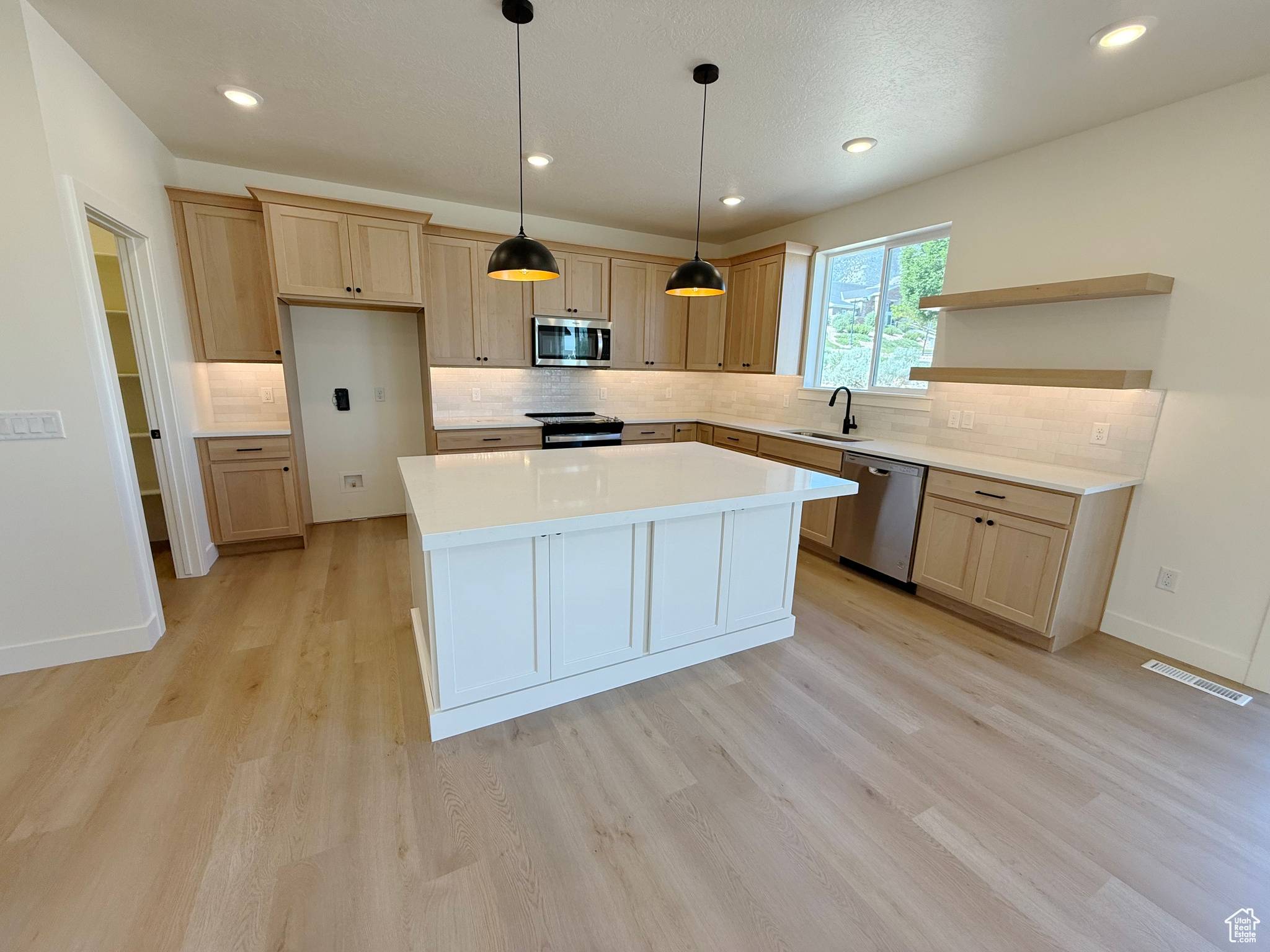 Saratoga Springs, UT 84045,3241 S RED WOLF DR