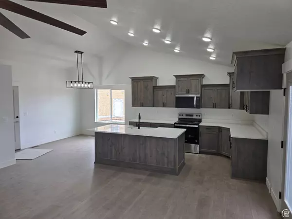 Clinton, UT 84015,1928 W 1340 N