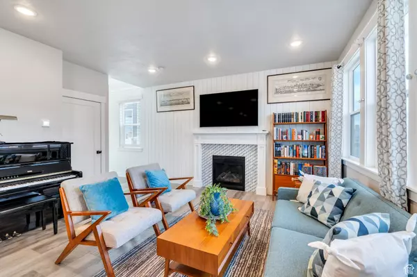 Sandy, UT 84070,9406 S HEBER CT