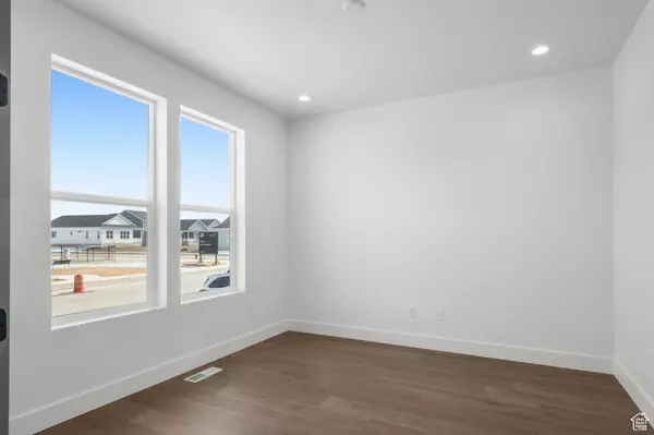 Mountain Green, UT 84050,5979 N ANGELS DR #201