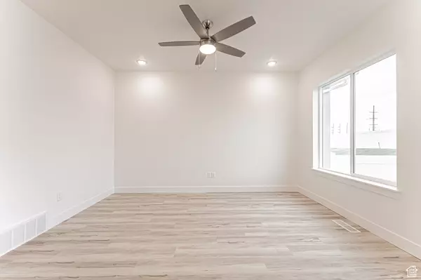 Mapleton, UT 84664,686 W 4500 S #312