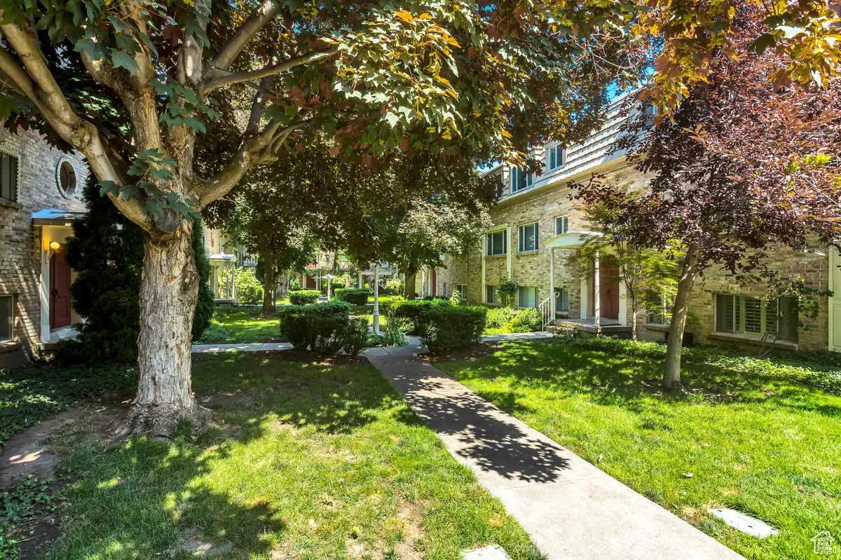 Holladay, UT 84117,2220 E MURRAY HOLLADAY RD #23