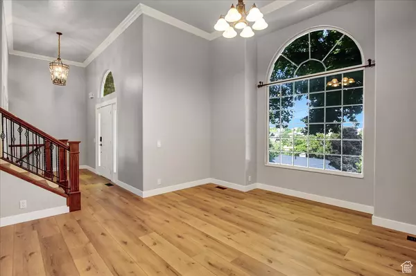 South Ogden, UT 84405,5772 OAKWOOD DR